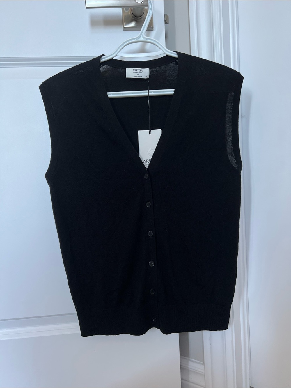 BNWT Aritzia 100% fine merino wool wedgewood sweater vest XS